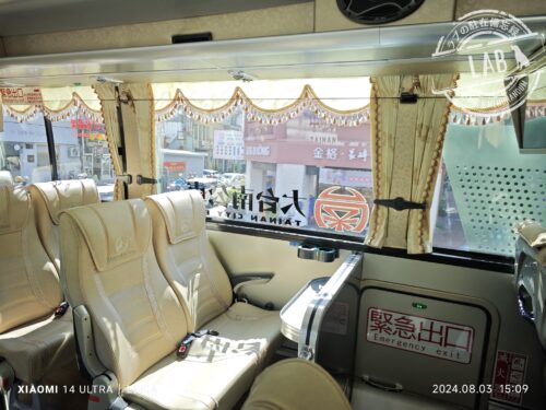 tainan express 車内テーブル